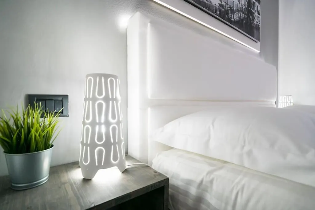Keys Of Italy - Pantano 8 / New Apt. / Mm Missori Milaan Appartement